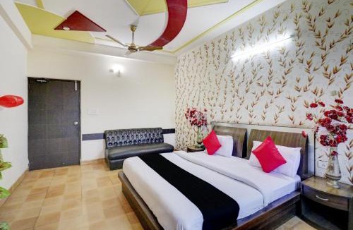 Meerut Hotel | Hotel O Mukut Mahal