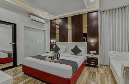 Pashim Vihar Hotel | Hotel O Raas Near Peera garhi Metro Station