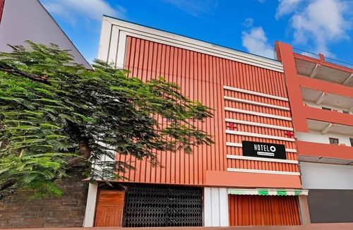 Noida House | Hotel O Sector 121 Gaur City Mall Noida