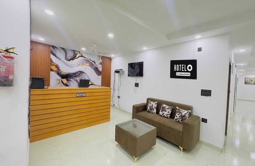 Sector 27 House | Hotel O Sector 18 Metro station