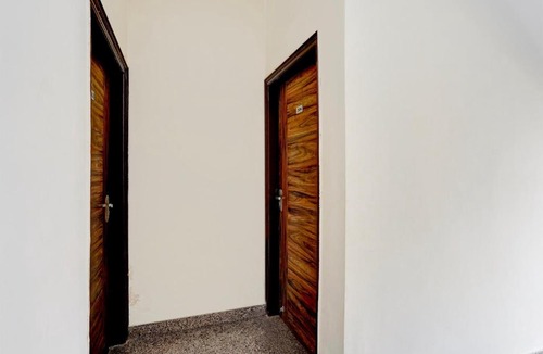 Gurugram Hotel | Hotel O Super Silverkey Galleria Market