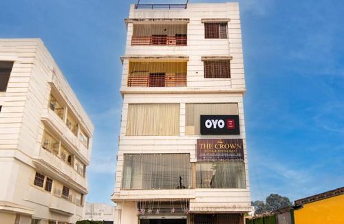 Madhyamgram Hotel | Hotel O The Crown