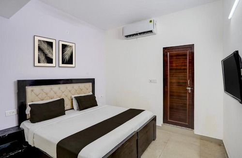 Lajpat Nagar Hotel | Hotel O The Qotel Palace - Lajpat Nagar