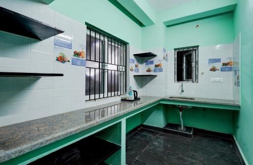 Urapakkam Hotel | Hotel O White Inn