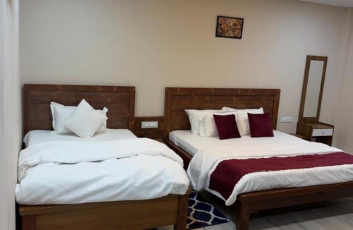 Omkareshwar Hotel | Hotel Omkara View Palace