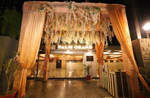 Naraina Hotel | Hotel Palm Grand Naraina New Delhi - Couple Friendly Local IDs Accepted