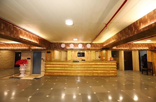 Naraina Hotel | Hotel Palm Grand Naraina New Delhi - Couple Friendly Local IDs Accepted
