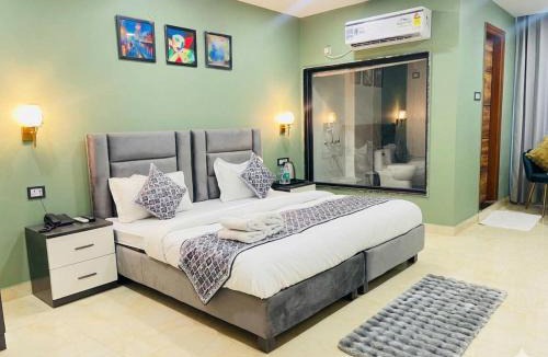 DLF Farms Hotel | Hotel paradise - DLF Farm Gate no 3