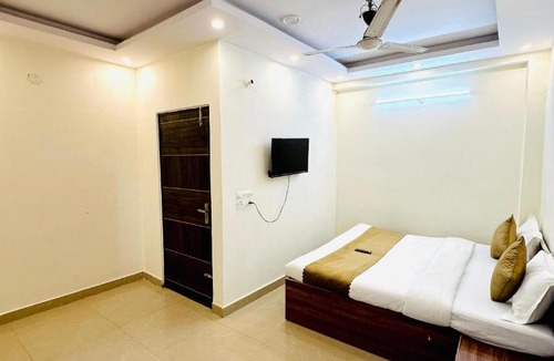 Sector D Hotel | Hotel Poonam Palace - ILBS Hospital