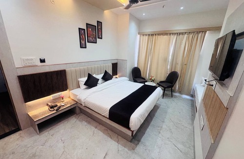 Sanwer Hotel | HOTEL PURVI BY VILAASITAA INDORE