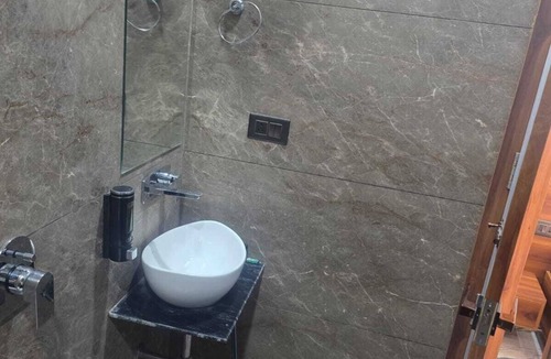 Faizabad Hotel | HOTEL R R TRIPATHI