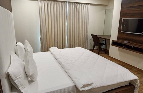 Vadodara Hotel | Hotel Radhe