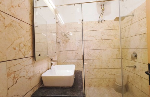 Ranjit Avenue Hotel | Hotel Ricky Intl by Sahibs Hotels