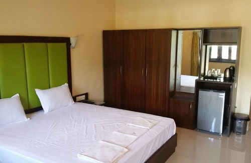 Baga Hotel | Hotel Riverside