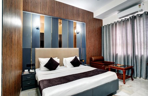 DLF City Hotel | Hotel Rivlet By Carlton Suites