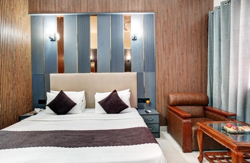 DLF City Hotel | Hotel Rivlet By Carlton Suites