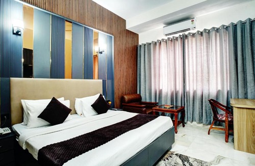 DLF City Hotel | Hotel Rivlet By Carlton Suites