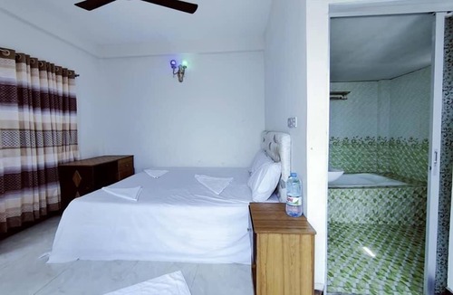 Saint Martin's Island Hotel | Hotel Royal Beach & Restaurant