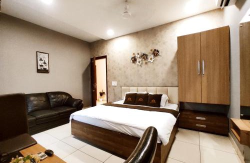 Ludhiana Hotel | HOTEL ROYAL CROWNE - Resort, Swimming Pool, Banquet Hall, Premium Rooms