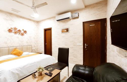 Ludhiana Hotel | HOTEL ROYAL CROWNE - Resort, Swimming Pool, Banquet Hall, Premium Rooms