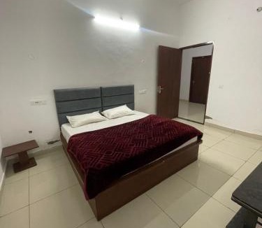 Bathinda Hotel | Hotel Royal living