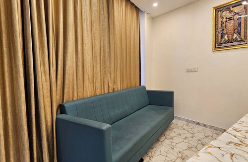 Chandkheda Hotel | Hotel Royal View