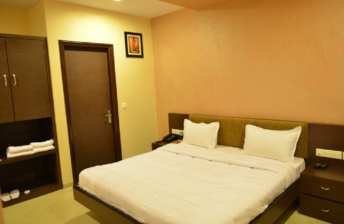 Amer Fort Road Hotel | Hotel Royal View
