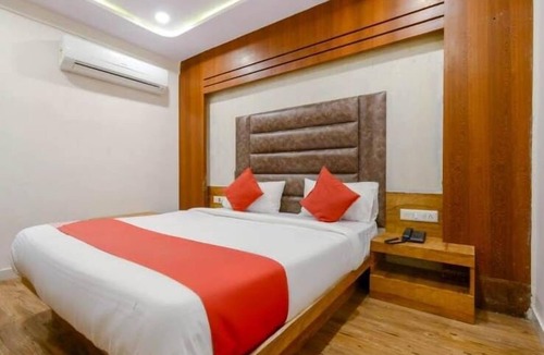 Navrangpura Hotel | HOTEL SAFARI INN C G ROAD