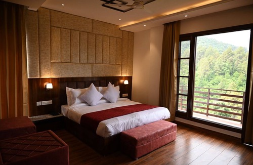 Banikhet Hotel | Hotel Saffron Kiran - Dalhousie
