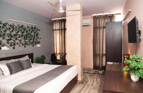 Sainik Farm Hotel | Hotel Saket Residency - IGNOU Road Saket