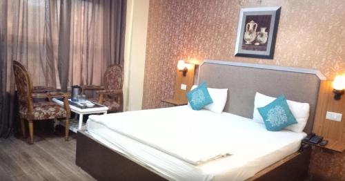 Kaushambi Hotel | Hotel samrat