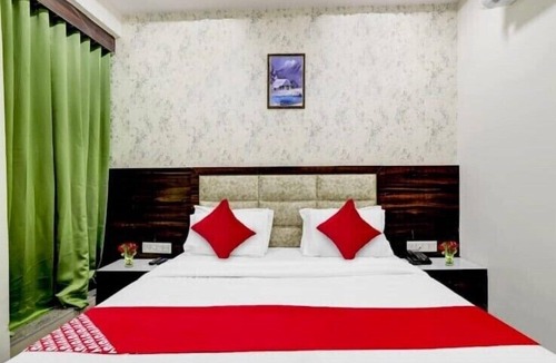 Navrangpura Hotel | HOTEL SAROVAR INN C G ROAD