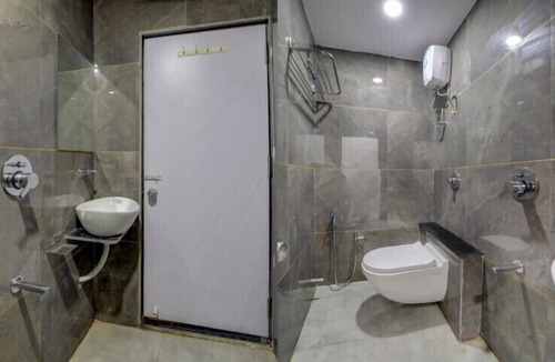 Navrangpura Hotel | HOTEL SAROVAR INN C G ROAD