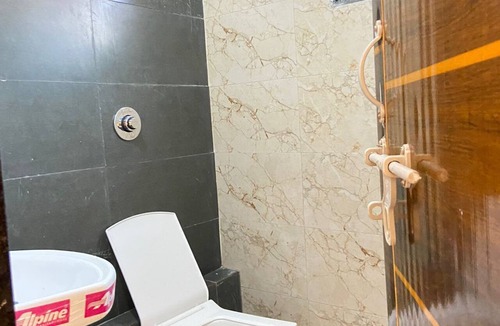 Navrangpura Hotel | HOTEL SAROVAR INN
