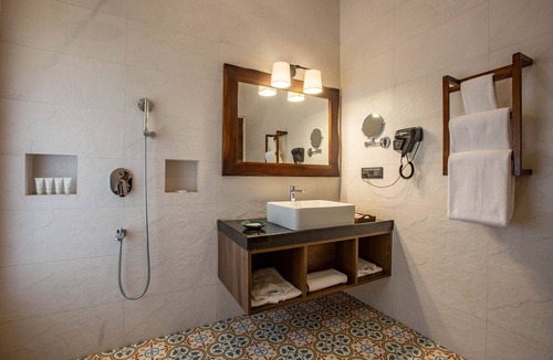New Delhi Hotel | Hotel Seven Heaven - Lawrence road