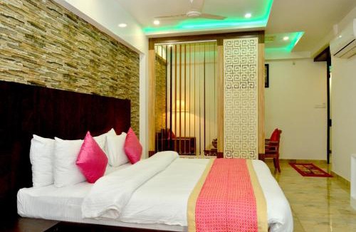 Sarnath House | Hotel SGT Plaza