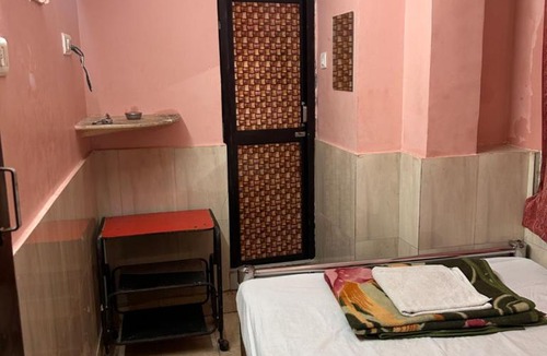 Taltala Hotel | Hotel Shabnam,Near Park St,New Market,Esplanade