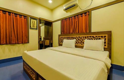 Sector II House | HOTEL SHIVALAYA, Near Tank 8