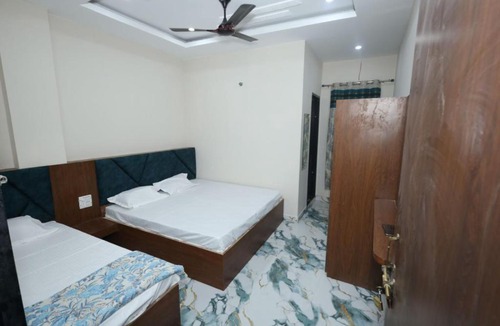 Mathura Hotel | Hotel Shri Balaji Dham, Family Room Near Mathura Railway Station