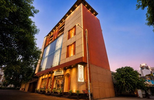 Sigra Hotel | Hotel Shri Govindam Banaras with Parking