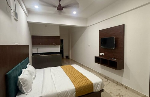 Adyar Hotel | Hotel Skyline Natekal