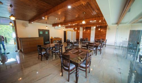 Dunda Hotel | Hotel Social Palace, Uttarkashi