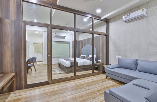 Vallabh Vidhyanagar Hotel | Hotel SR Regency