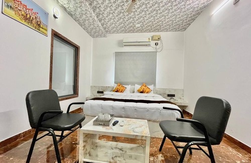 Abu Road Hotel | Hotel SSR Palace Mount Abu