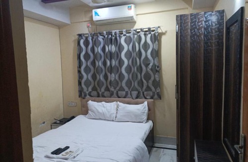 Rajarhat Hotel | Hotel SSSS Garden Cafe & Hotel