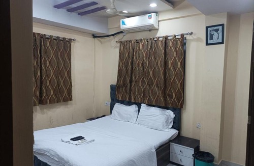 Rajarhat Hotel | Hotel SSSS Garden Cafe & Hotel