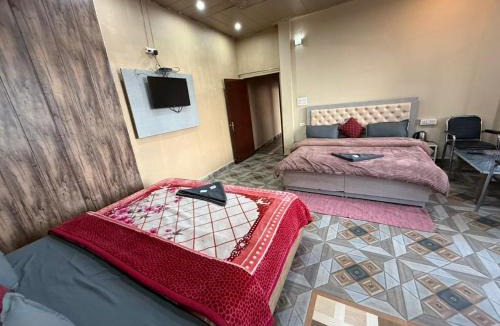 Sakalana Range Hotel | Hotel Sunrise Inn & Restaurant, Kanatal