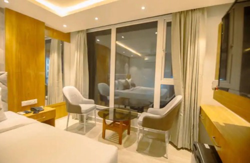 Chinar Park Hotel | Hotel Teesta Stays Kolkata