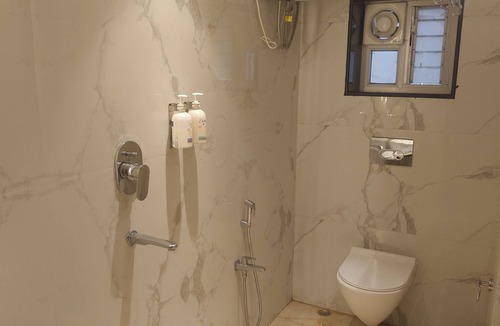 Chinar Park Hotel | Hotel Teesta Stays Kolkata