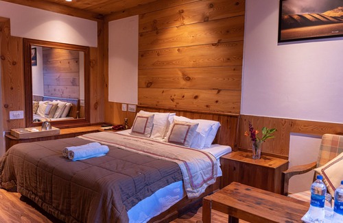 Old Manali Hotel | Hotel The Conifer
